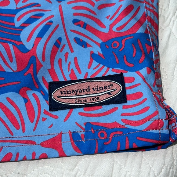 Vineyard Vines Swim Trunks Mens Large Pink Blue Fish Reef Lined Beach - Picture 2 of 7